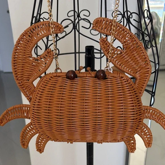 Tommy Bahama Woven Crab-Shaped Crossbody Bag - Picture 1 of 5